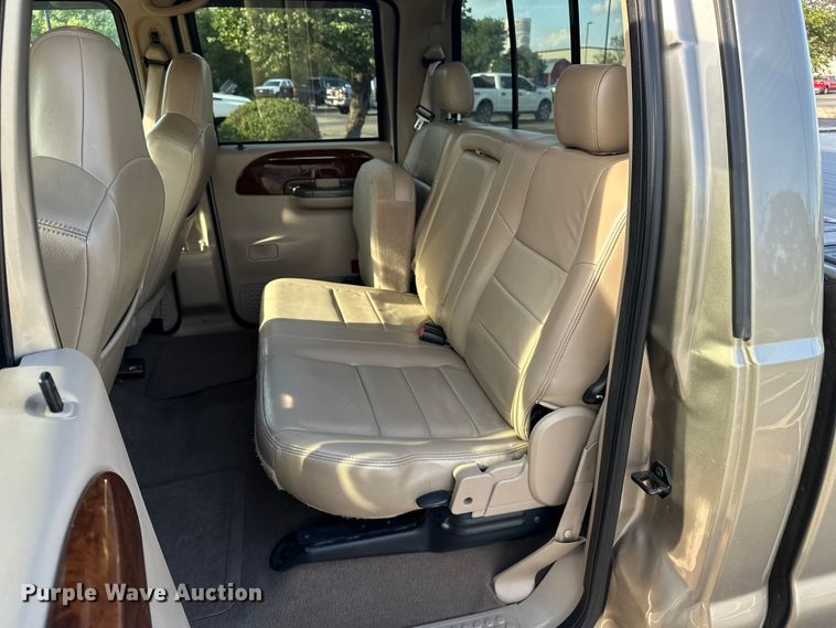 image for item DP8862 2004 Ford F350 Super Duty Lariat Crew Cab pickup truck