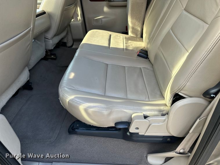 image for item DP8862 2004 Ford F350 Super Duty Lariat Crew Cab pickup truck