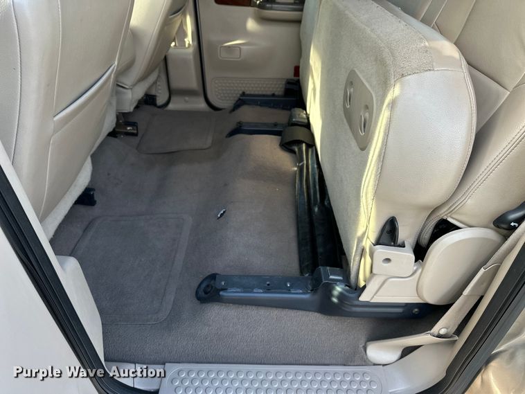 image for item DP8862 2004 Ford F350 Super Duty Lariat Crew Cab pickup truck