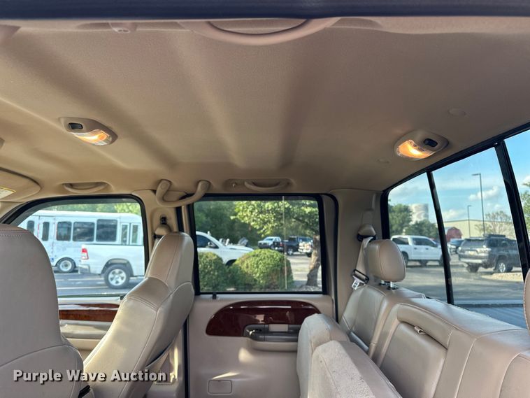 image for item DP8862 2004 Ford F350 Super Duty Lariat Crew Cab pickup truck