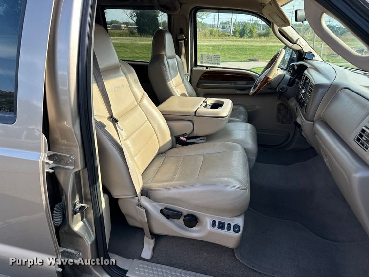 image for item DP8862 2004 Ford F350 Super Duty Lariat Crew Cab pickup truck