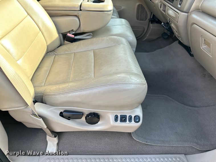 image for item DP8862 2004 Ford F350 Super Duty Lariat Crew Cab pickup truck