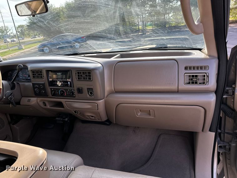 image for item DP8862 2004 Ford F350 Super Duty Lariat Crew Cab pickup truck