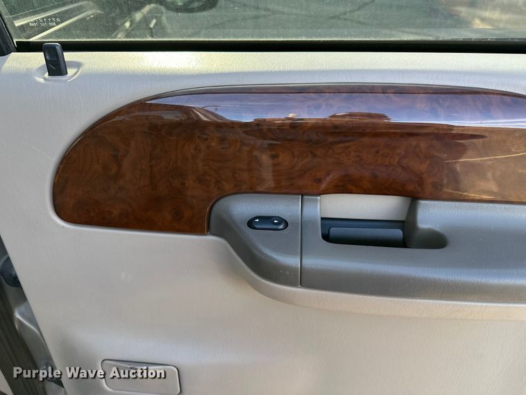 image for item DP8862 2004 Ford F350 Super Duty Lariat Crew Cab pickup truck