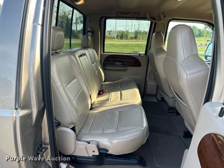 image for item DP8862 2004 Ford F350 Super Duty Lariat Crew Cab pickup truck