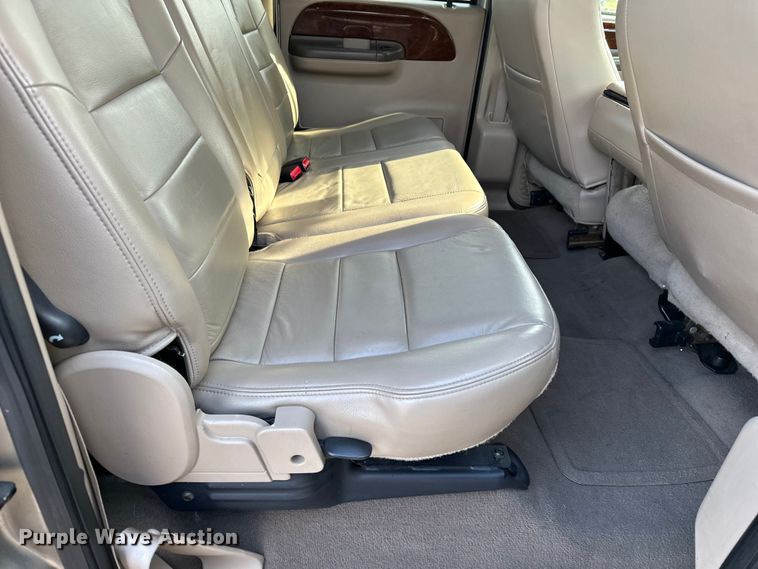 image for item DP8862 2004 Ford F350 Super Duty Lariat Crew Cab pickup truck