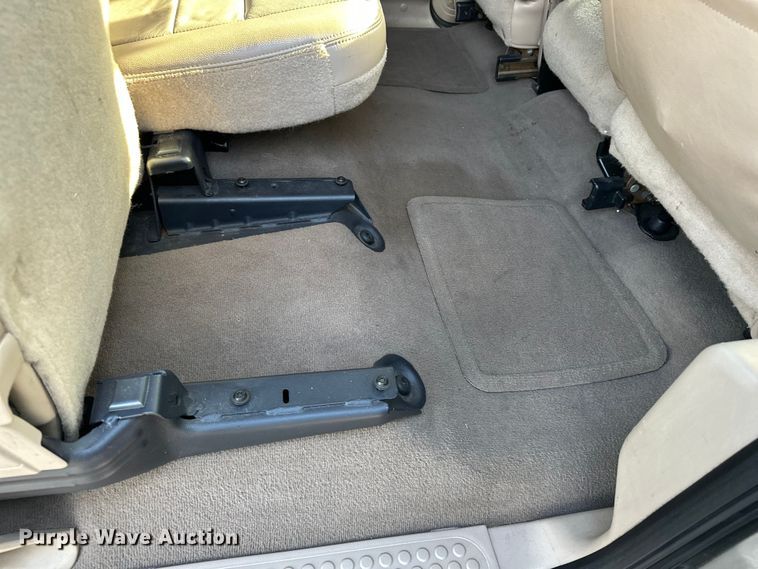 image for item DP8862 2004 Ford F350 Super Duty Lariat Crew Cab pickup truck