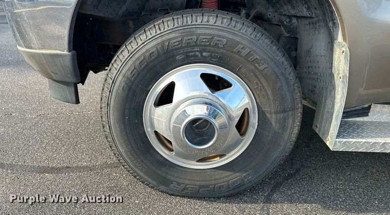 image for item DP8862 2004 Ford F350 Super Duty Lariat Crew Cab pickup truck