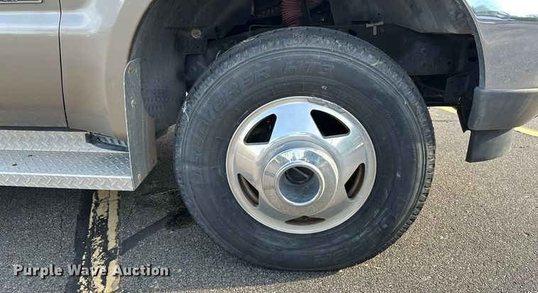 image for item DP8862 2004 Ford F350 Super Duty Lariat Crew Cab pickup truck