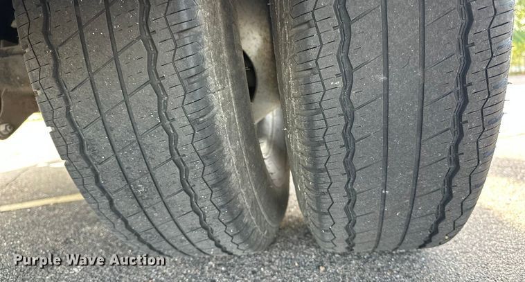 image for item DP8862 2004 Ford F350 Super Duty Lariat Crew Cab pickup truck