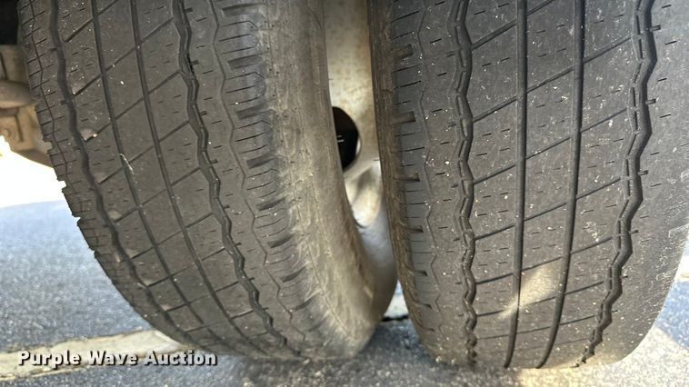 image for item DP8862 2004 Ford F350 Super Duty Lariat Crew Cab pickup truck