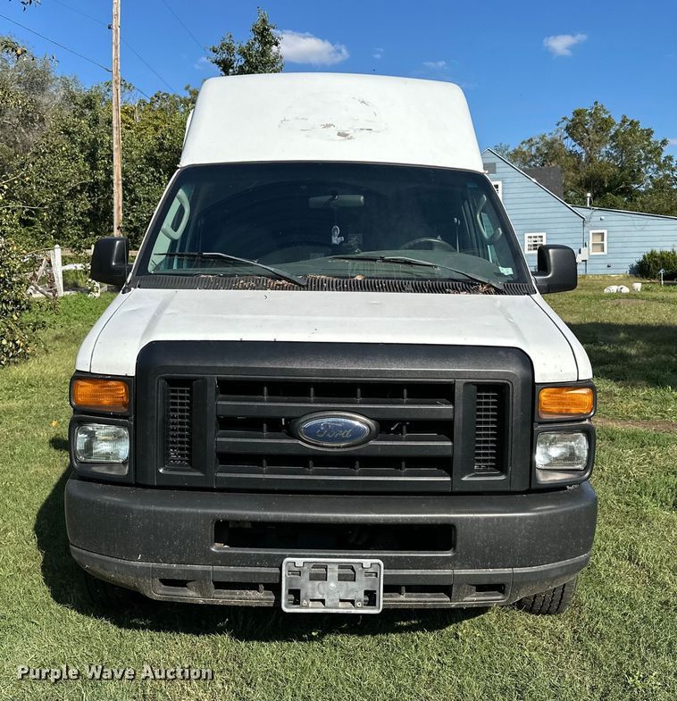 image for item DP8889 2008 Ford E350 Super Duty van