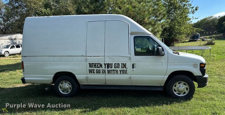 image for item DP8889 2008 Ford E350 Super Duty van