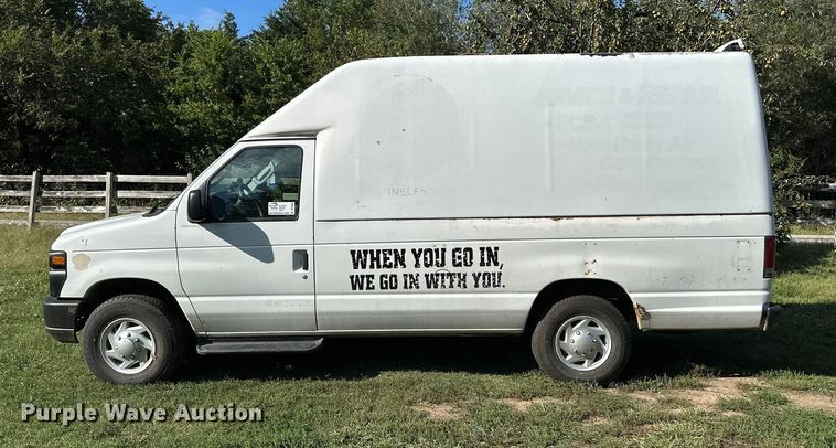 image for item DP8889 2008 Ford E350 Super Duty van