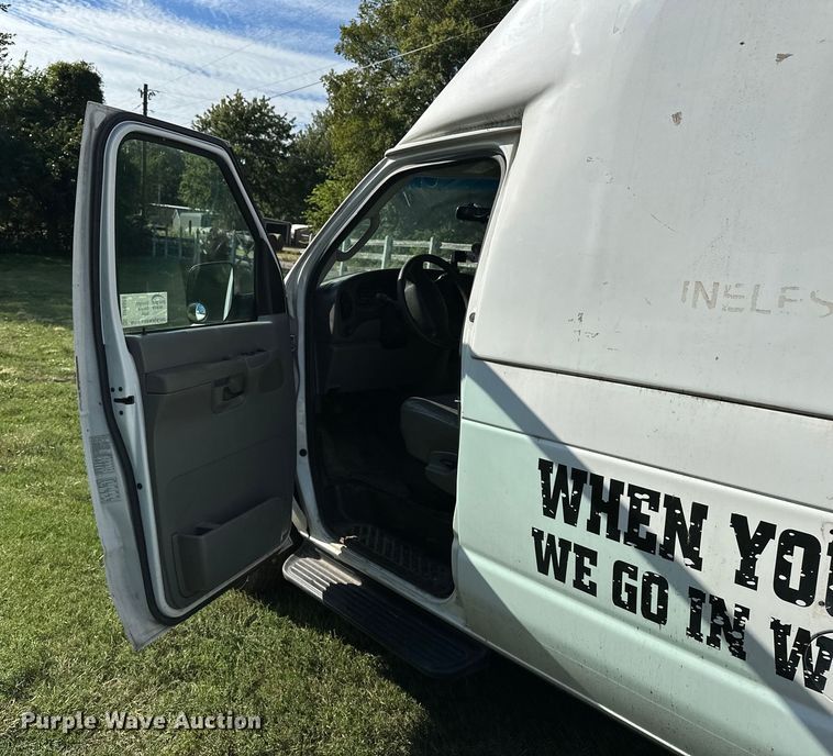 image for item DP8889 2008 Ford E350 Super Duty van