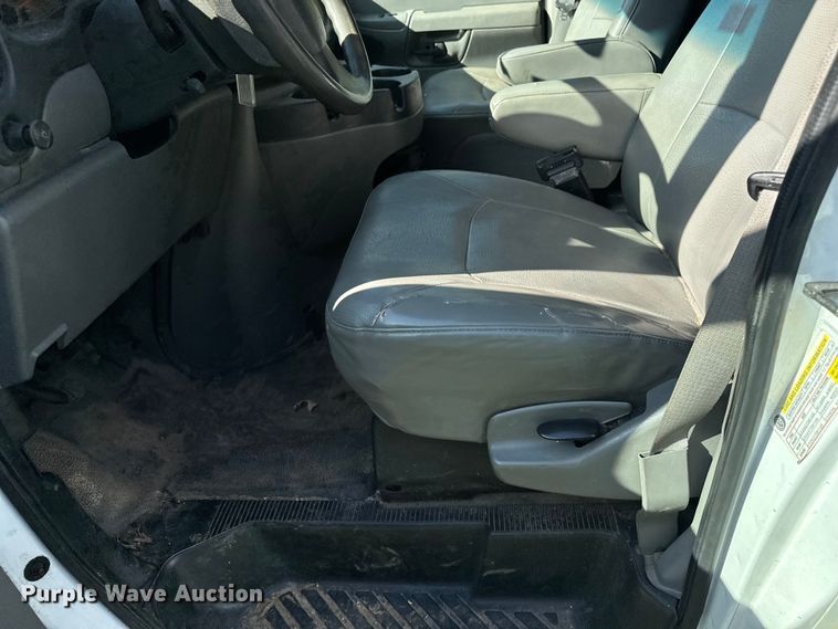 image for item DP8889 2008 Ford E350 Super Duty van