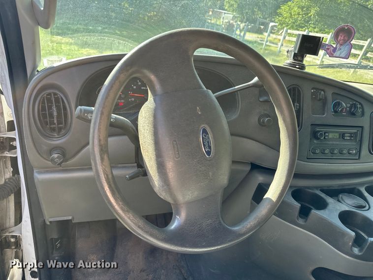 image for item DP8889 2008 Ford E350 Super Duty van
