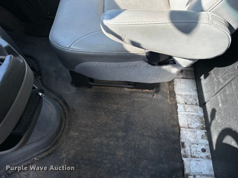 image for item DP8889 2008 Ford E350 Super Duty van