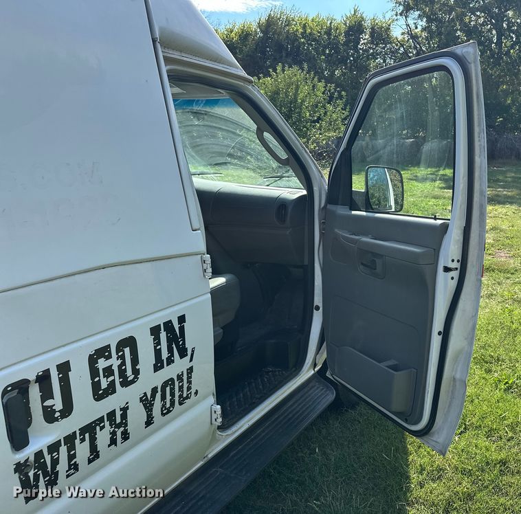 image for item DP8889 2008 Ford E350 Super Duty van