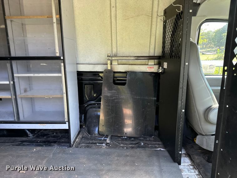 image for item DP8889 2008 Ford E350 Super Duty van