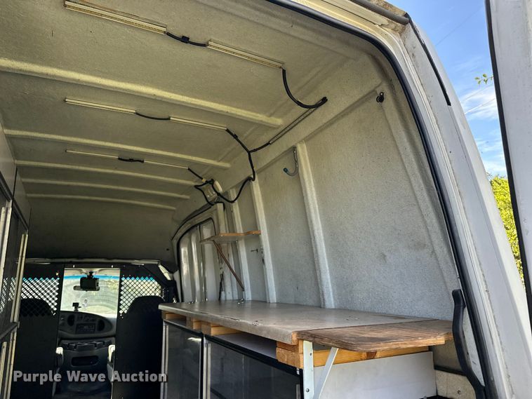image for item DP8889 2008 Ford E350 Super Duty van