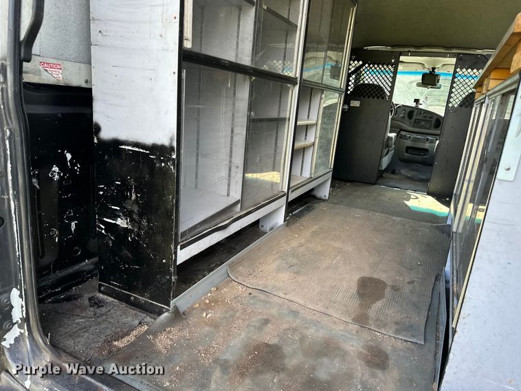 image for item DP8889 2008 Ford E350 Super Duty van