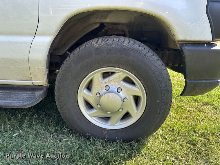 image for item DP8889 2008 Ford E350 Super Duty van