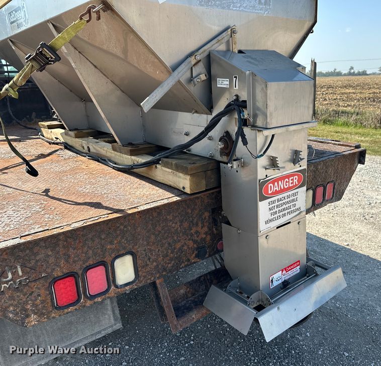 image for item DP8892 2012 Ford F550 flatbed truck