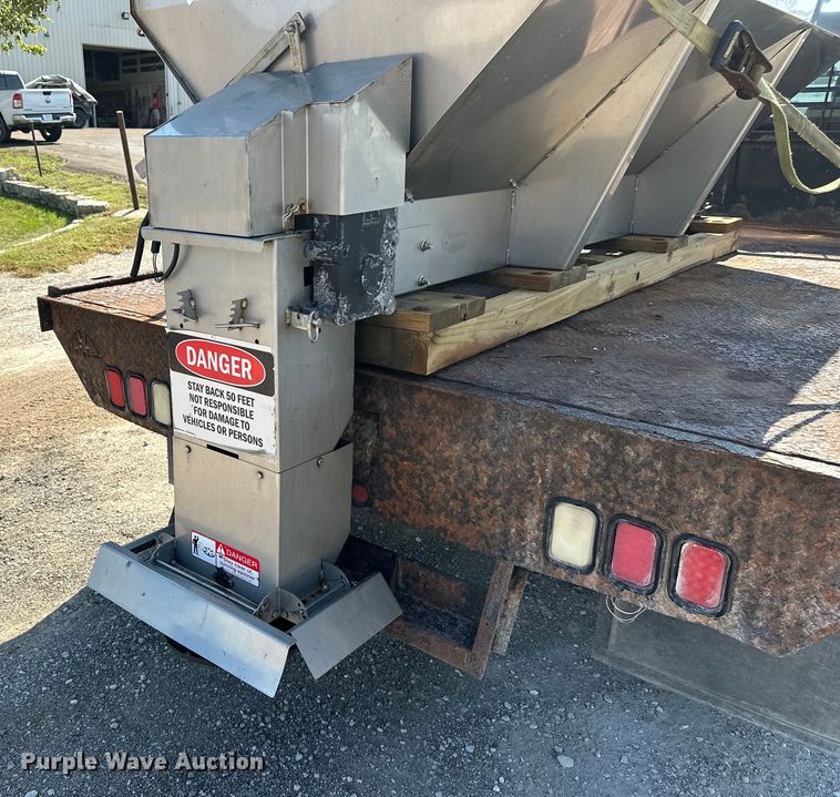 image for item DP8892 2012 Ford F550 flatbed truck