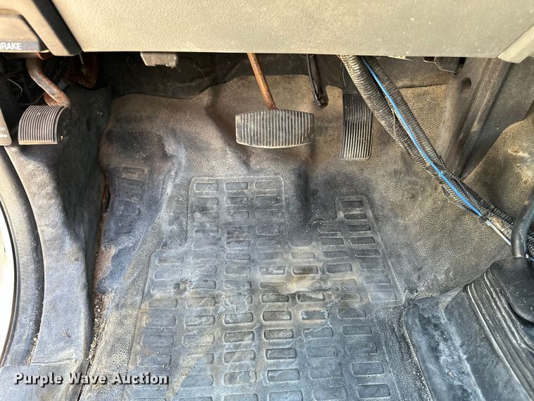 image for item DP8892 2012 Ford F550 flatbed truck