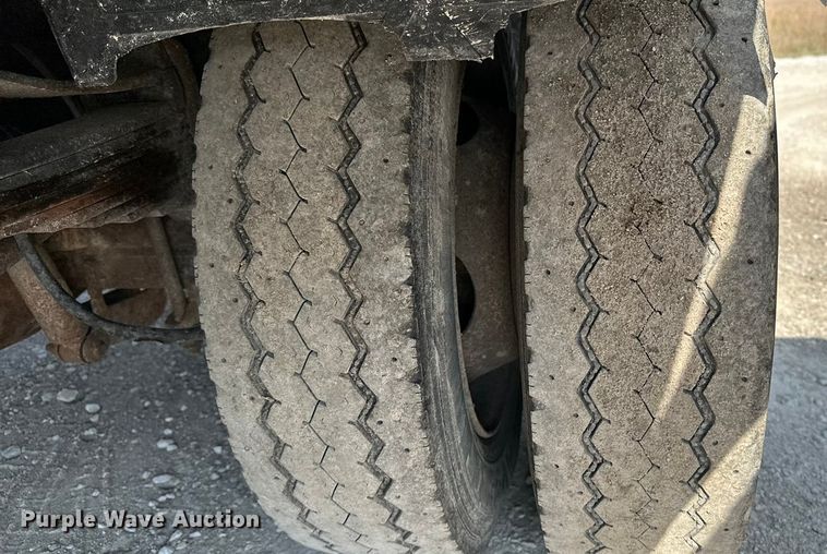 image for item DP8892 2012 Ford F550 flatbed truck