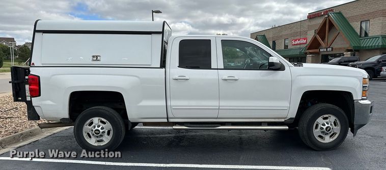 image for item DP8899 2015 Chevrolet Silverado 2500HD Double Cab pickup truck