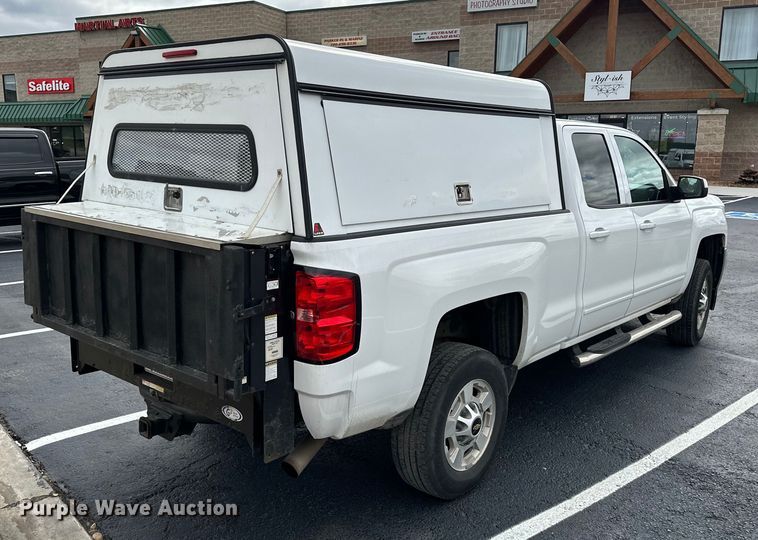 image for item DP8899 2015 Chevrolet Silverado 2500HD Double Cab pickup truck