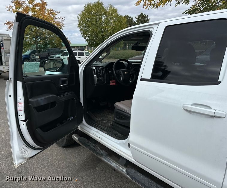 image for item DP8899 2015 Chevrolet Silverado 2500HD Double Cab pickup truck