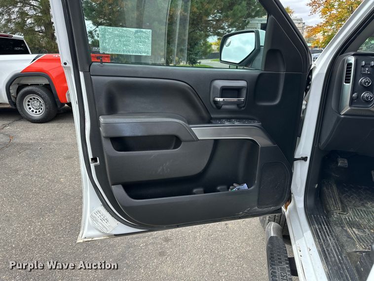 image for item DP8899 2015 Chevrolet Silverado 2500HD Double Cab pickup truck