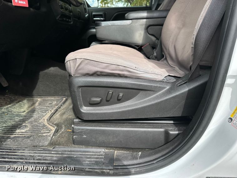 image for item DP8899 2015 Chevrolet Silverado 2500HD Double Cab pickup truck