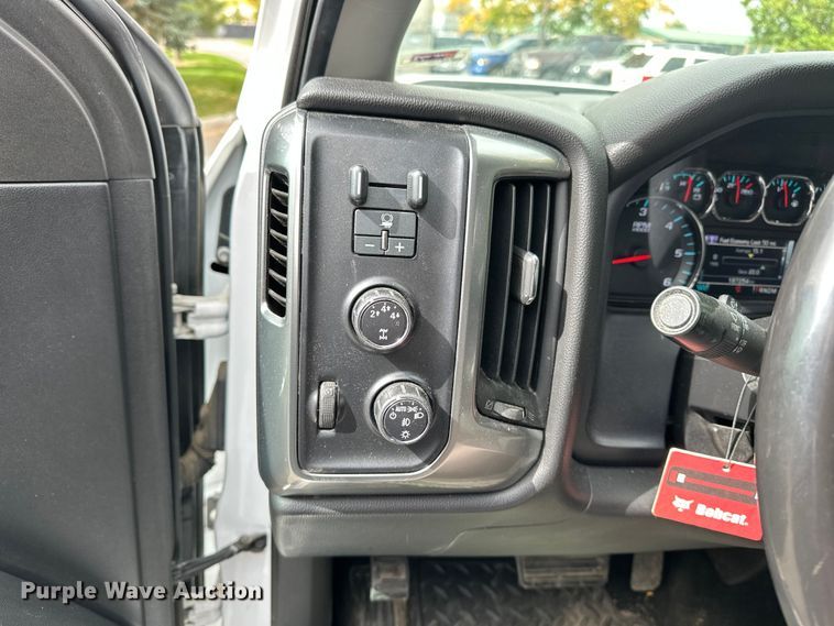 image for item DP8899 2015 Chevrolet Silverado 2500HD Double Cab pickup truck