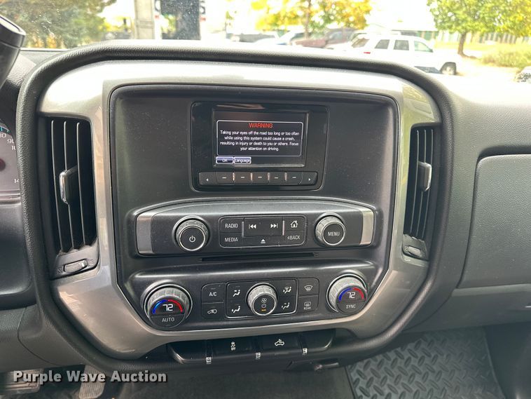 image for item DP8899 2015 Chevrolet Silverado 2500HD Double Cab pickup truck