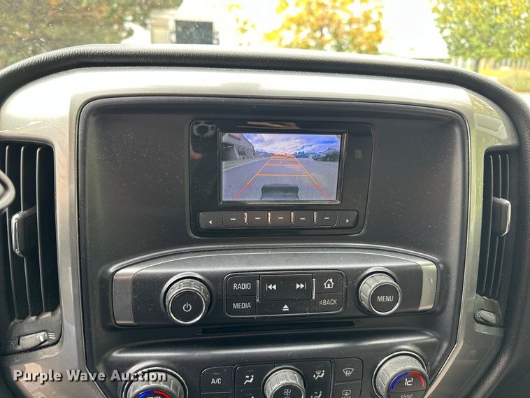 image for item DP8899 2015 Chevrolet Silverado 2500HD Double Cab pickup truck