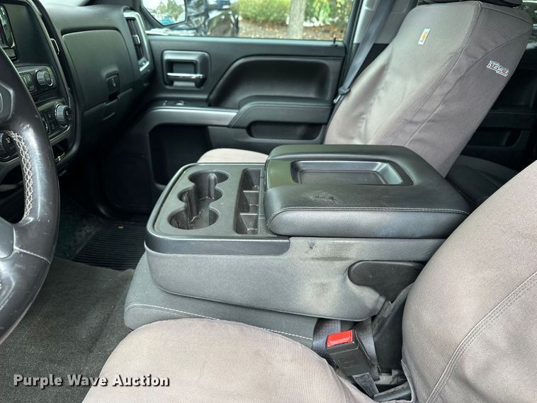 image for item DP8899 2015 Chevrolet Silverado 2500HD Double Cab pickup truck