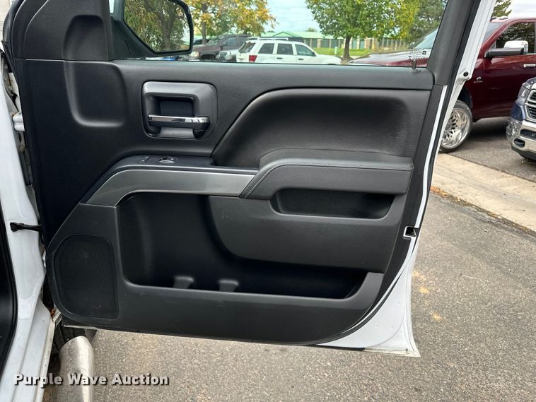 image for item DP8899 2015 Chevrolet Silverado 2500HD Double Cab pickup truck