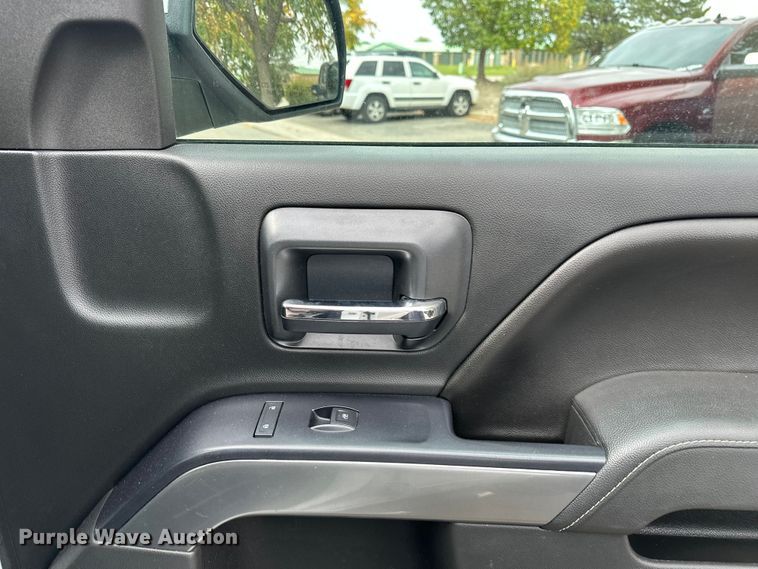 image for item DP8899 2015 Chevrolet Silverado 2500HD Double Cab pickup truck