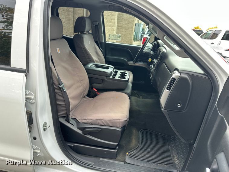 image for item DP8899 2015 Chevrolet Silverado 2500HD Double Cab pickup truck