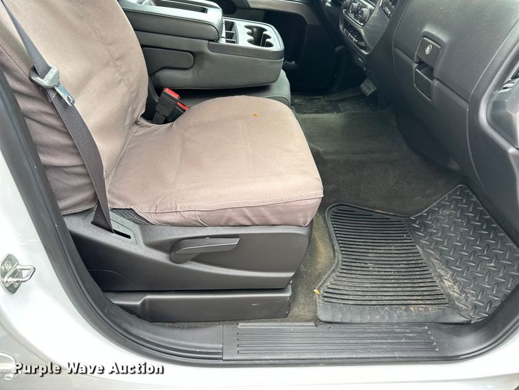 image for item DP8899 2015 Chevrolet Silverado 2500HD Double Cab pickup truck