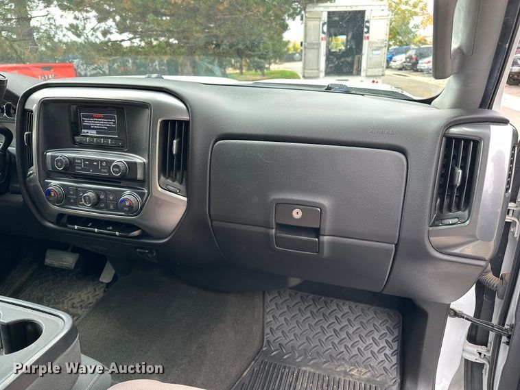 image for item DP8899 2015 Chevrolet Silverado 2500HD Double Cab pickup truck