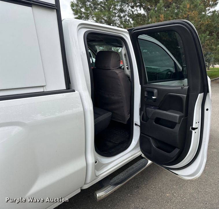 image for item DP8899 2015 Chevrolet Silverado 2500HD Double Cab pickup truck