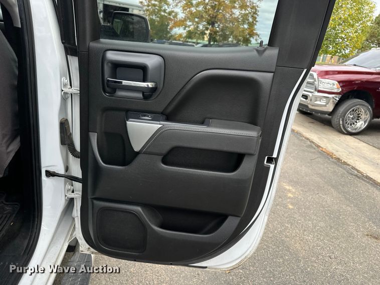 image for item DP8899 2015 Chevrolet Silverado 2500HD Double Cab pickup truck