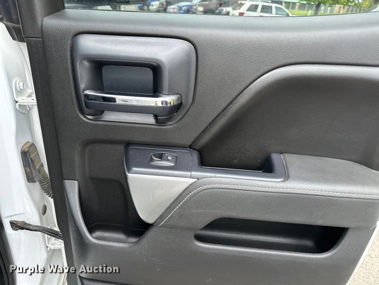 image for item DP8899 2015 Chevrolet Silverado 2500HD Double Cab pickup truck