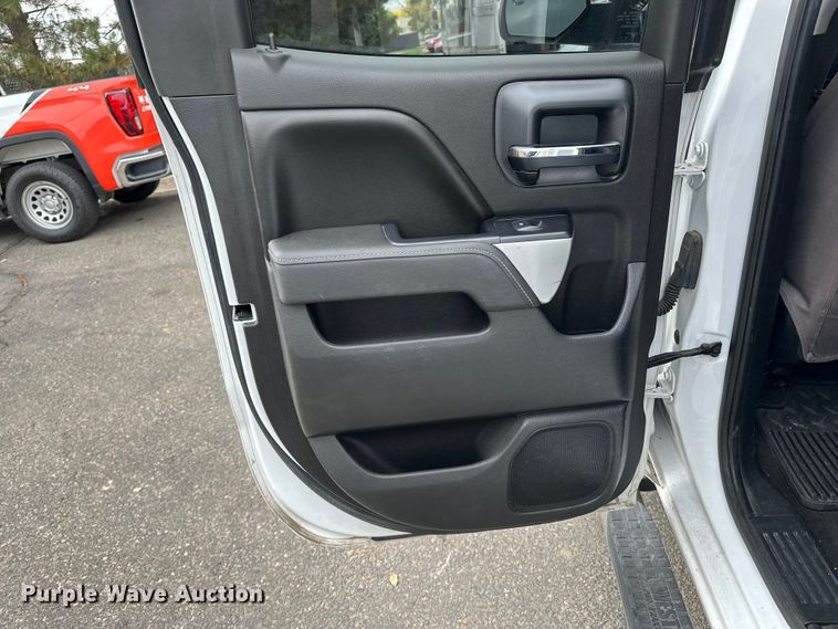 image for item DP8899 2015 Chevrolet Silverado 2500HD Double Cab pickup truck