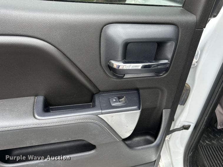 image for item DP8899 2015 Chevrolet Silverado 2500HD Double Cab pickup truck